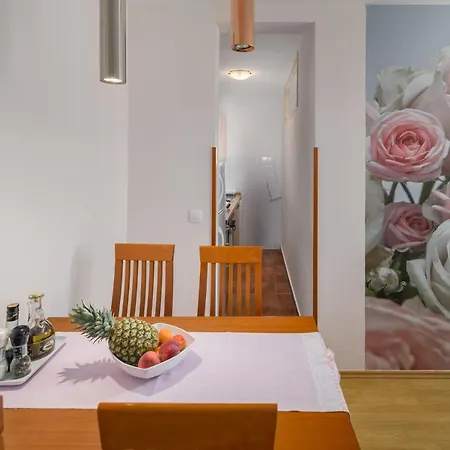  Kukci Apartment *